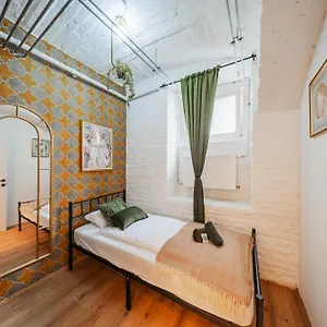 Green Apartments Hostal