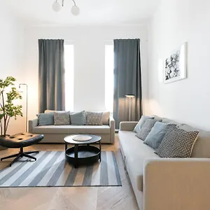 Urban Living - 18th District Apartahotel